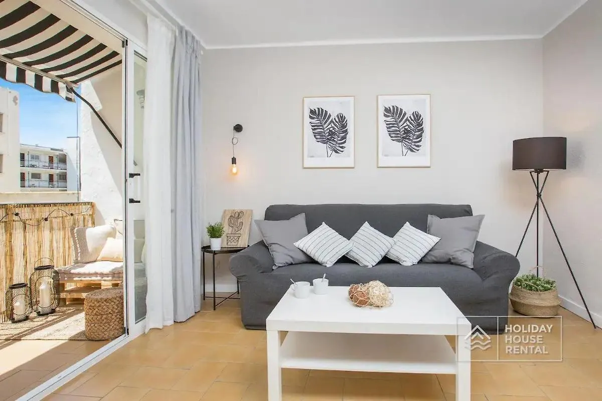 סאלו Cosy 3-Bedroom Apartment For 6-8 People Just 50M From The Beach 0*,  ספרד