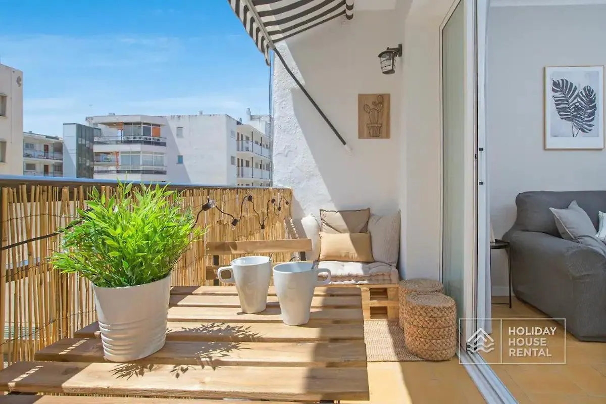 סאלו Cosy 3-Bedroom Apartment For 6-8 People Just 50M From The Beach ספרד