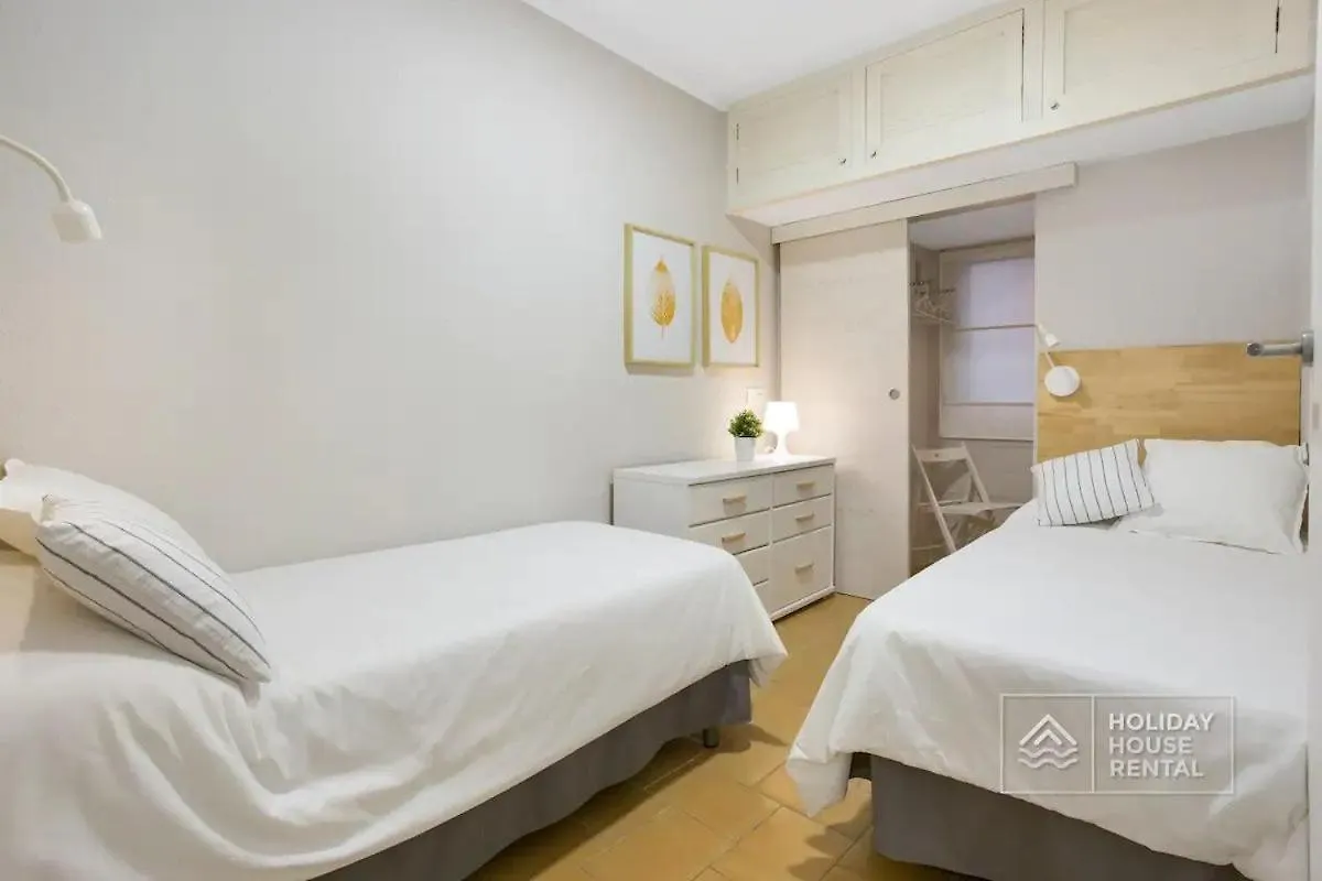 Cosy 3-Bedroom Apartment For 6-8 People Just 50M From The Beach Salou 0*,  España