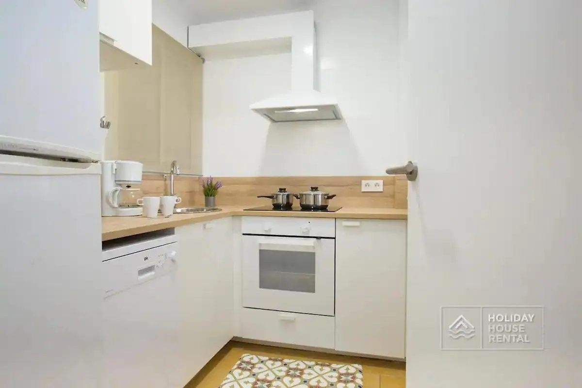 סאלו Cosy 3-Bedroom Apartment For 6-8 People Just 50M From The Beach ספרד