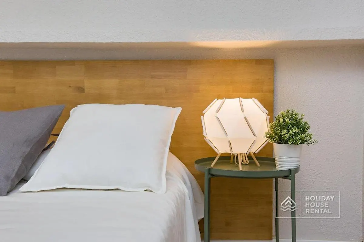 סאלו Cosy 3-Bedroom Apartment For 6-8 People Just 50M From The Beach