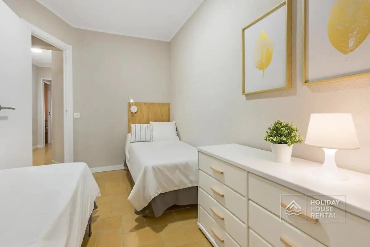 Cosy 3-Bedroom Apartment For 6-8 People Just 50M From The Beach Salou Spain
